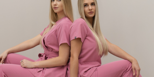 Najlepsza tunika medyczna dla kobiet. Poznaj model ULTRAGLAM od MedWe.