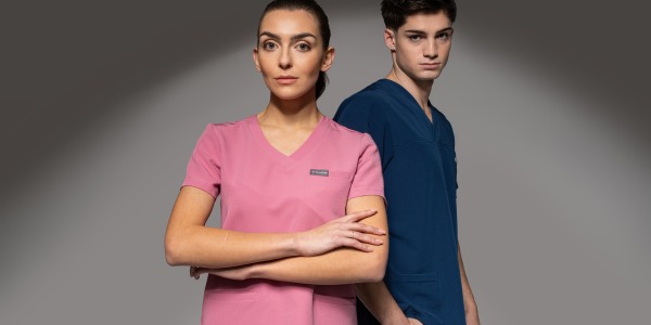 Twój pierwszy komplet scrubs dla studenta – odkryj komfort i styl medwe